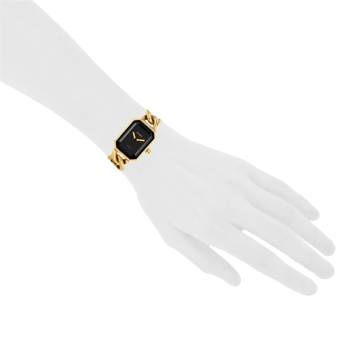 D1-chanel-premiere-size-l-in-yellow-gold-circa-1990
