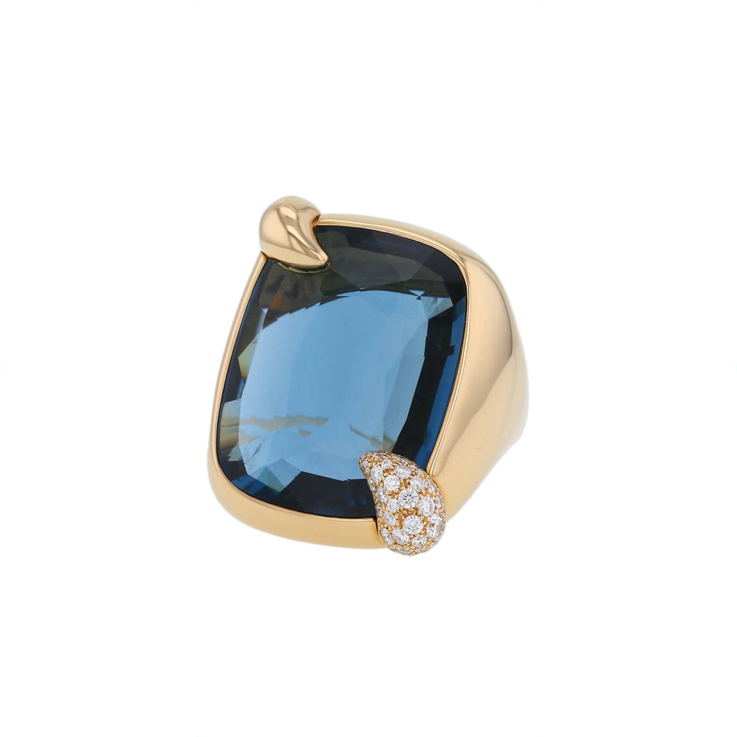 00pp-pomellato-ritratto-large-model-ring-in-pink-gold-blue-london-topaz-and-diamonds