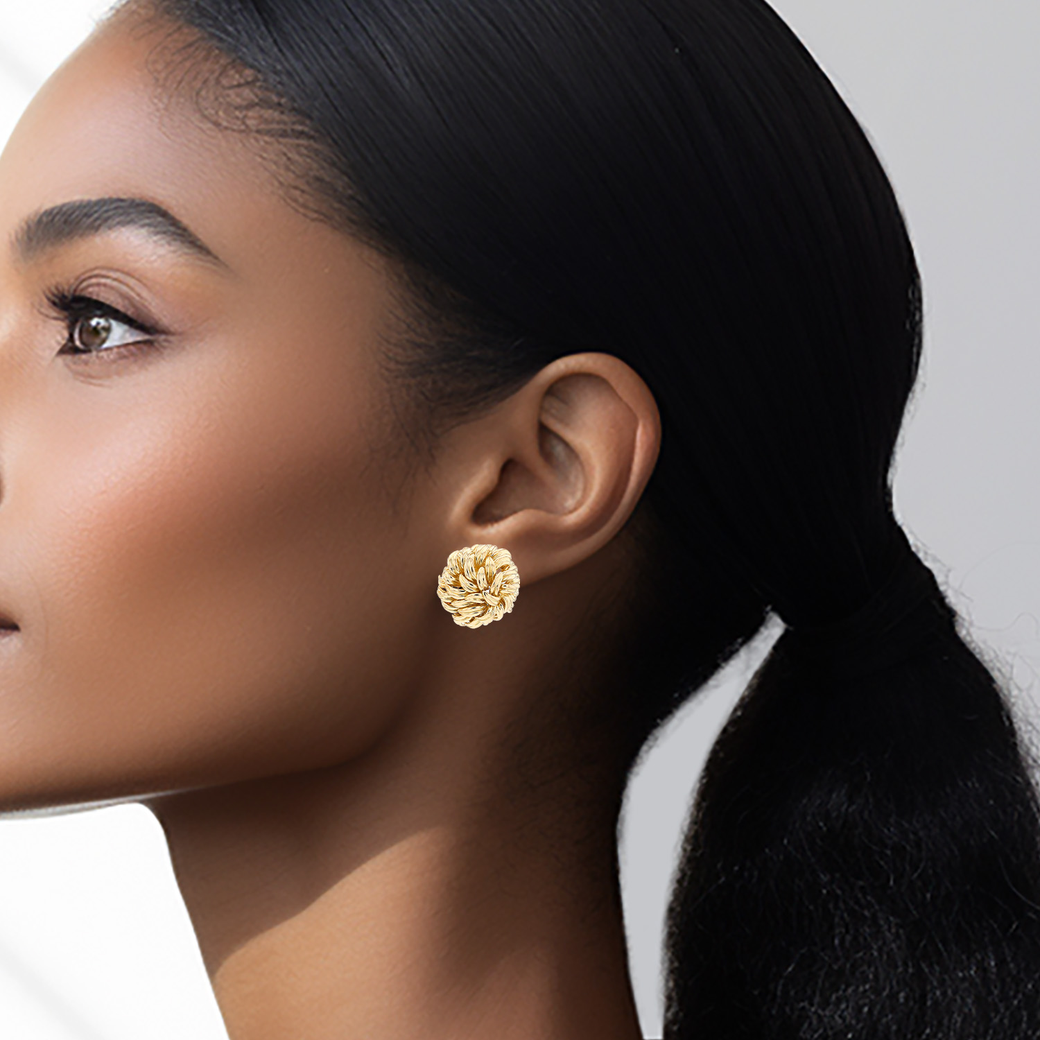 D1-mauboussin-earrings-in-yellow-gold