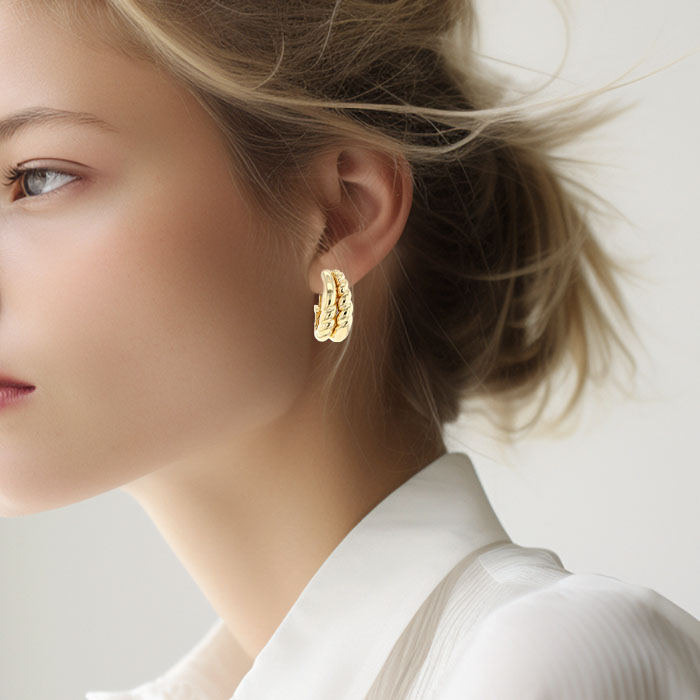 D1-piaget-earrings-in-yellow-gold
