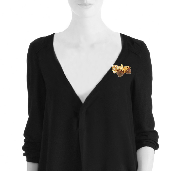 D1-rene-boivin-brooch-pendant-in-yellow-gold-wood-and-diamonds