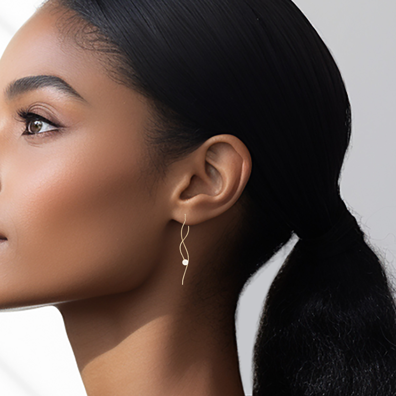 D1-tasaki-earrings-in-yellow-gold-and-cultured-pearls