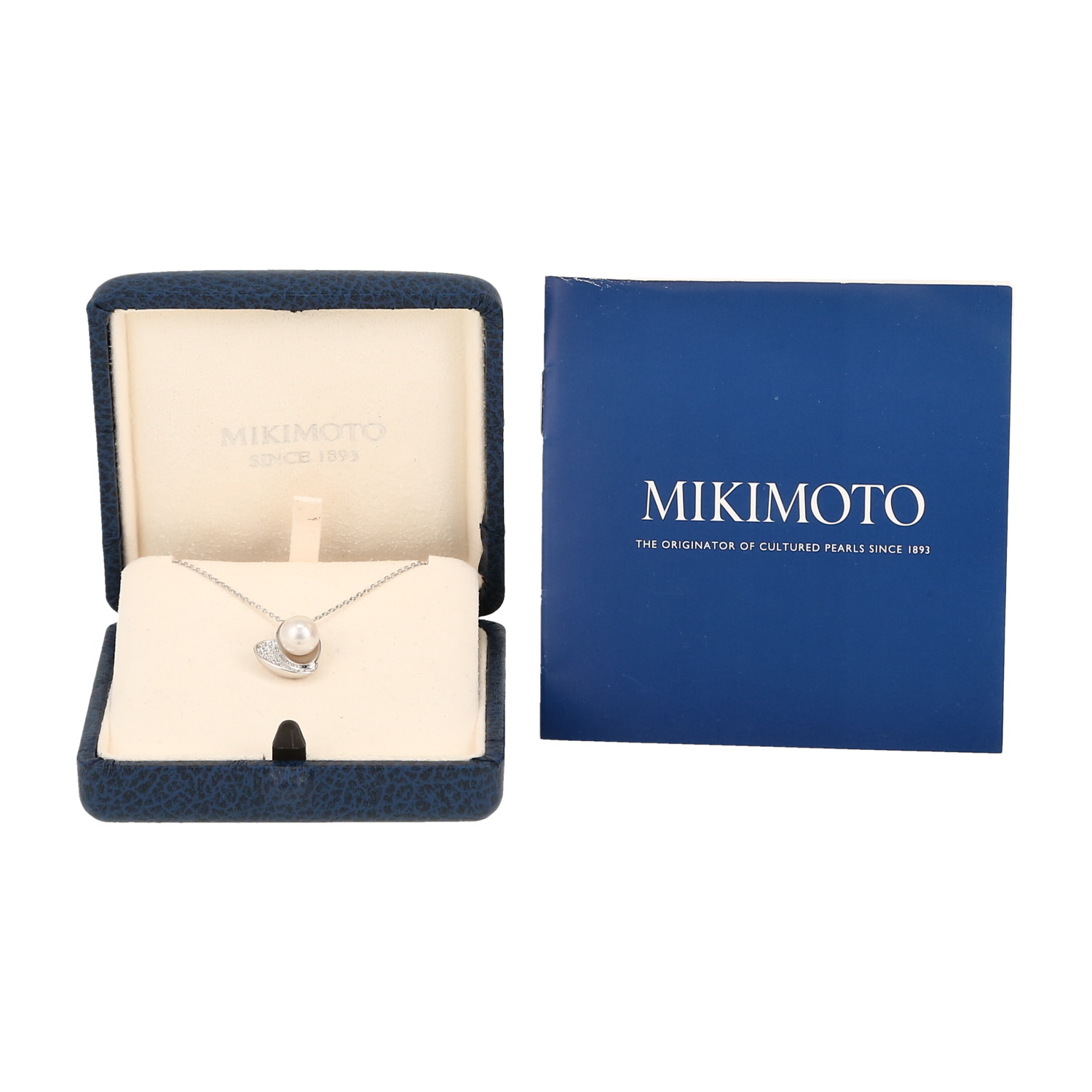 D2-mikimoto-pendant-in-white-gold-diamonds-and-cultured-pearl